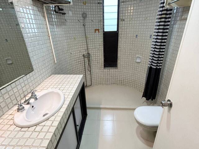 Master Room @ Tiong Bahru . Expats Unit. Virtual Viewing Available !