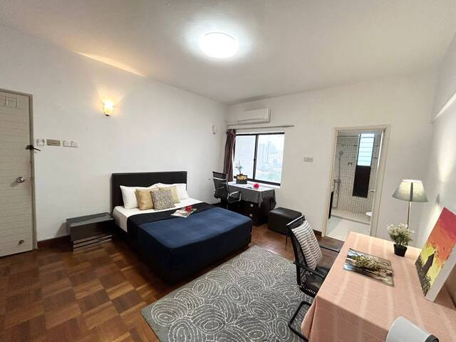 Master Room @ Tiong Bahru . Expats Unit. Virtual Viewing Available !