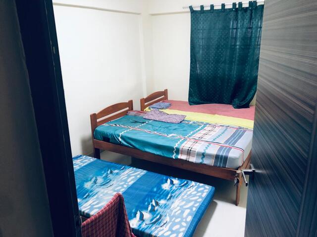 2+2 Whole unit house rental 484 Jurong West Avenue 1 64...