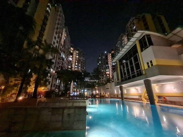 Spacious Condo Room at The Florida