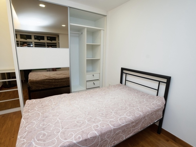 Male Bedspacer Wanted