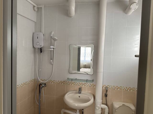 Master bedroom to rent avilable from 1 Jun 2025