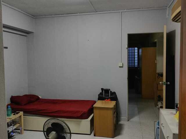 Room for rent Boon Lay, Singapore - Master bedroom sharing for male