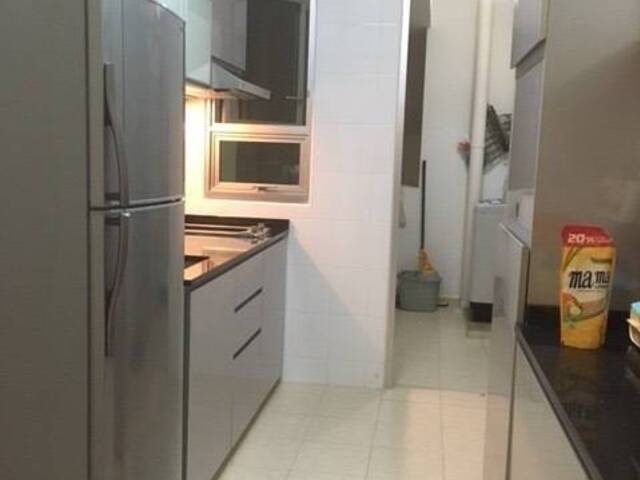 No Live-in Owner. Female Environment. Quiet and Cosy room.