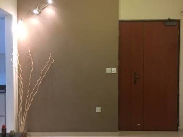 No Live-in Owner. Female Environment. Quiet and Cosy room.