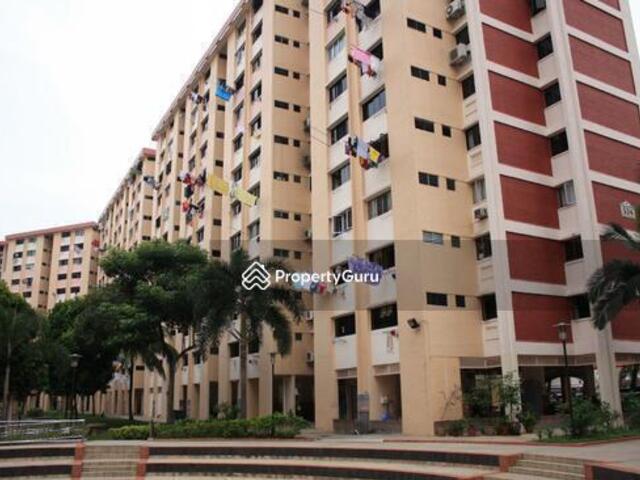 Master or Common Room for Rent at Blk 534 Ang Mo Kio Avenue 10. Own Bathroom. NO AGENT FEE
