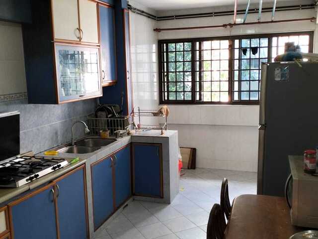 Master/Common Room in 242 Bukit Batok East Ave 5