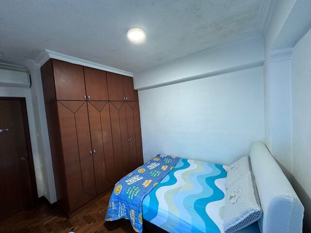 Hougang 92 street Regentville common room for rent.