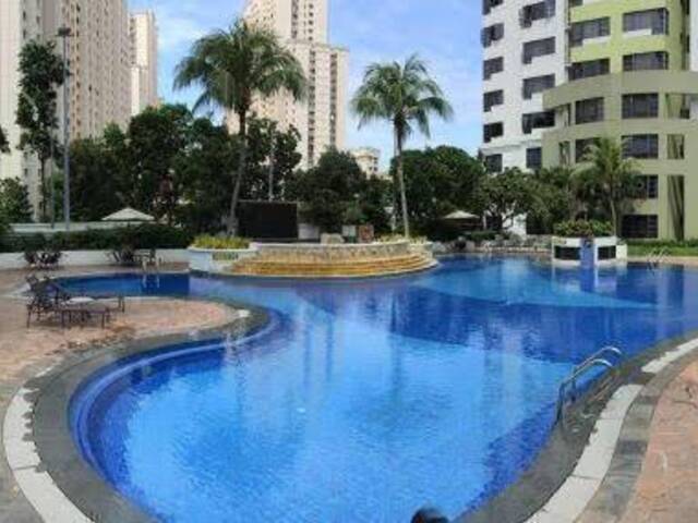 Big Master Room @ Central Business District . TIong Bahru MRT!