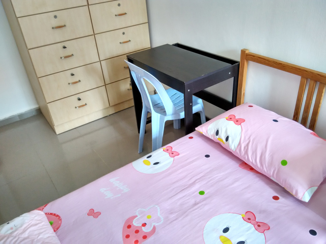 Clean & quiet single room near MRT, food, supermarkets & amenities in Woodlands for rent. Immediate