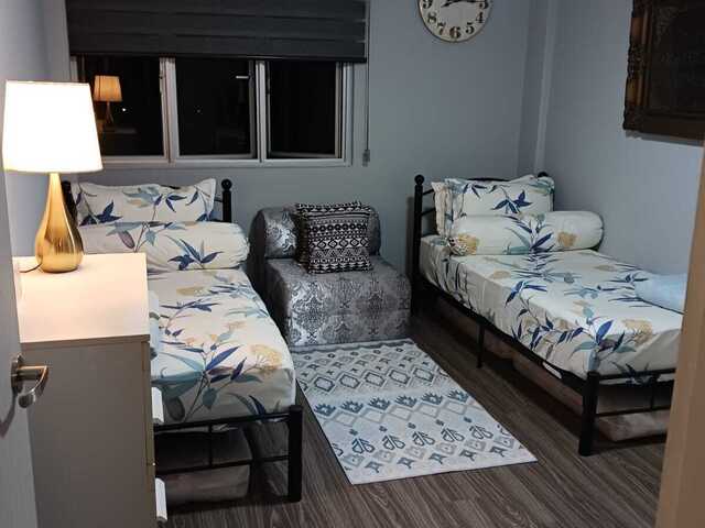 Looking for 1 female tenant to share