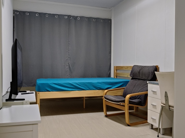 HDB room for rent, walking distance to Pasir Ris MRT.