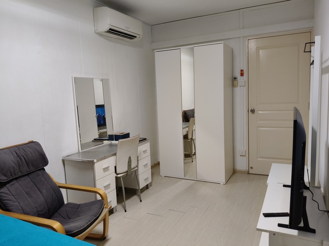 HDB room for rent, walking distance to Pasir Ris MRT.