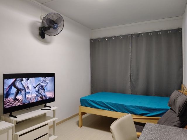 HDB room for rent, walking distance to Pasir Ris MRT.