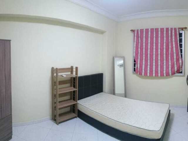 Common room at 203a compassvale road for rent! Aircon wifi!