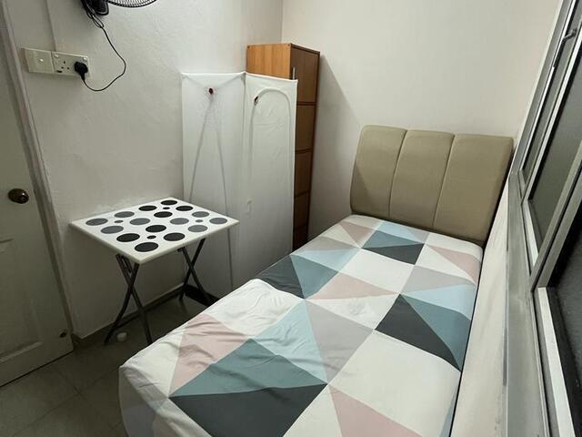 Ang Mo Kio Ave 3 Blk 343 Room for rent.