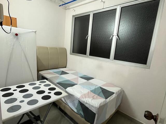 Ang Mo Kio Ave 3 Blk 343 Room for rent.