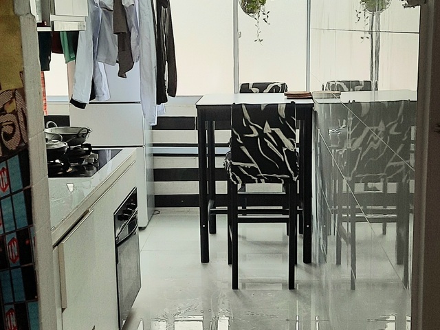 Single Room - Newly renovated and furnished room