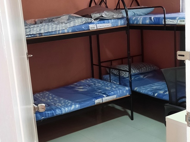 Single Room - Newly renovated and furnished room