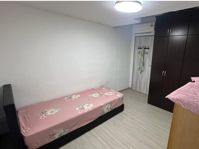 *Immediate available* (Sharing) Common room for Rent. Female Preferred