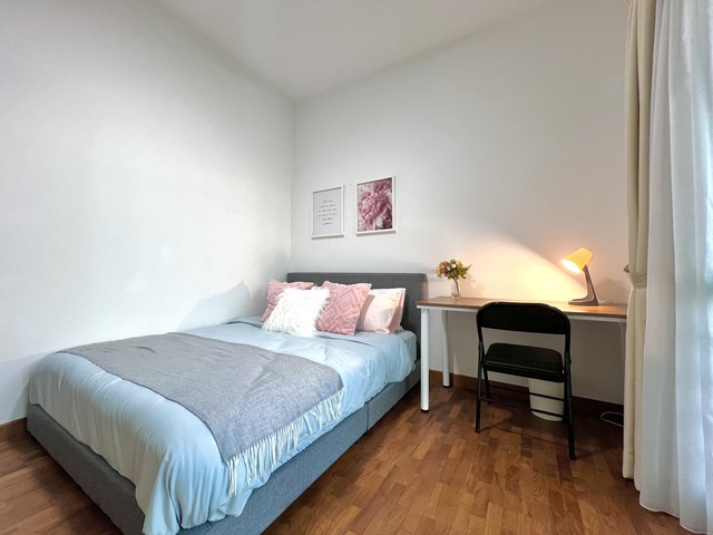 Only for FEMALE CO LIVING , No AGENT FEE ! Cashew MRT blue line, 3 huge malls and coffeeshops beside