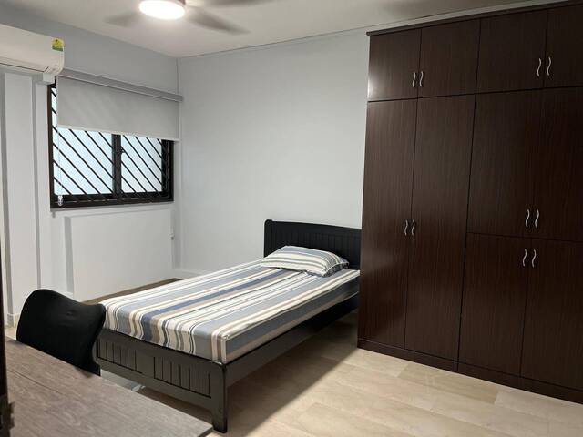 BUKIT BATOK MRT (NS2) MASTERBEDROOM