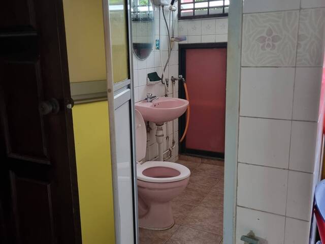 City Redhill MRT , Share Common Room for Working Female Rental Available June 2026