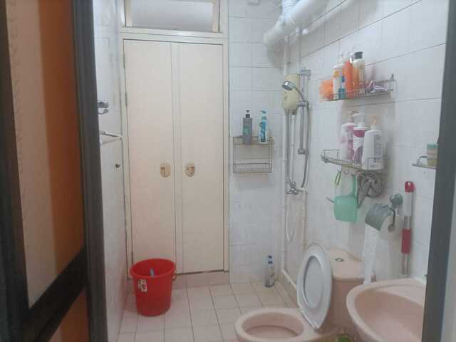 blk 284 jurong east toh guan road share room