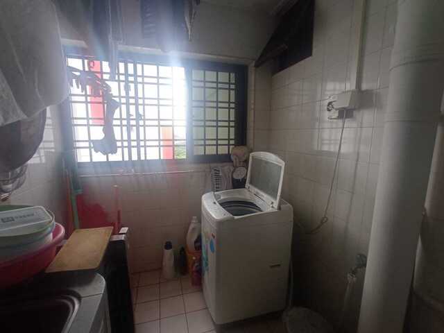 blk 284 jurong east toh guan road share room