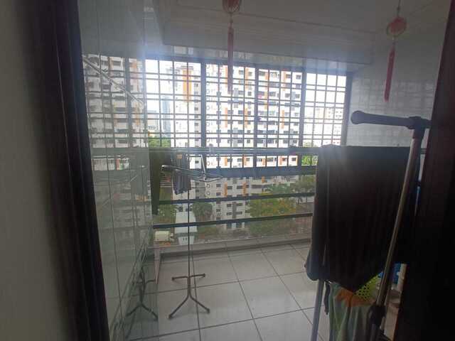 blk 284 jurong east toh guan road share room
