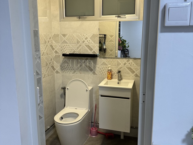 Prefer female professional $850 for common room , quiet and peaceful environment