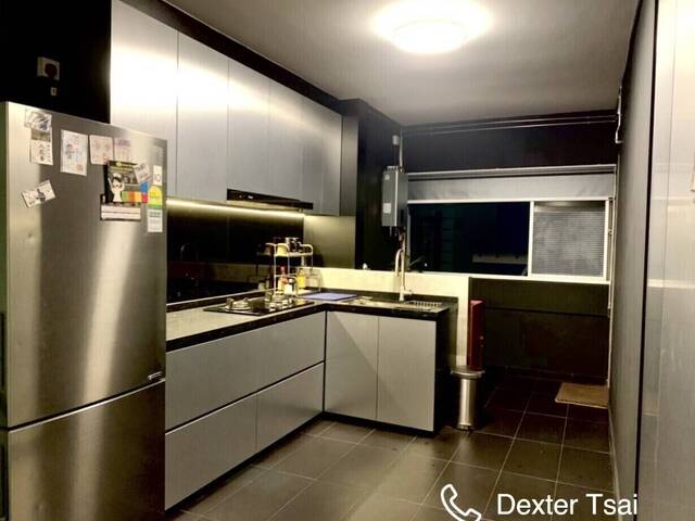 2 Mins Aljunied MRT / 5 Mins Paya Lebar MRT, 1 Large Common Room and 1 Bathroom for Rent