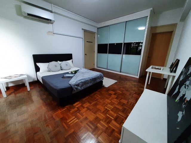 Nicely Furnish En-suite Master Room @ Tiong Bahru MRT .