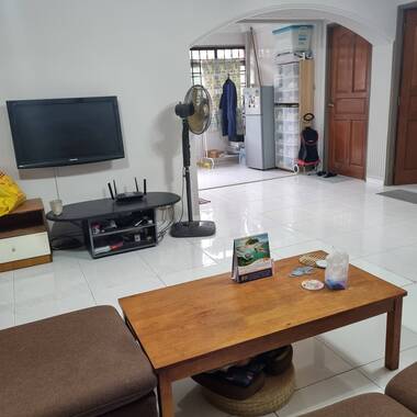 City Budget Rental Redhill MRT , Share Common Room with AC for Working Female Rental