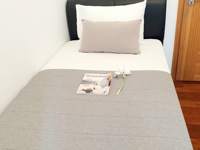 Single Rm , Raffles Place MRT CBD : The Sail @ marina bay