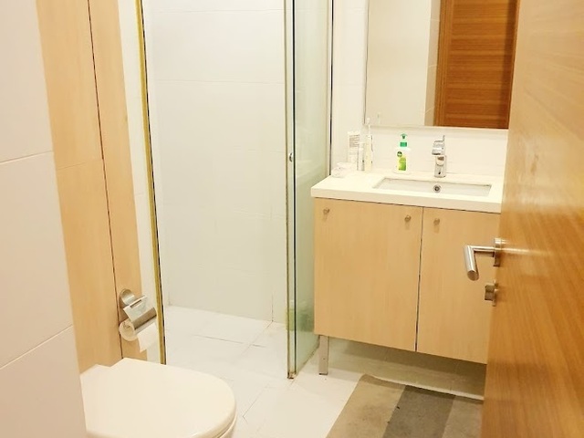 Single Rm , Raffles Place MRT CBD : The Sail @ marina bay