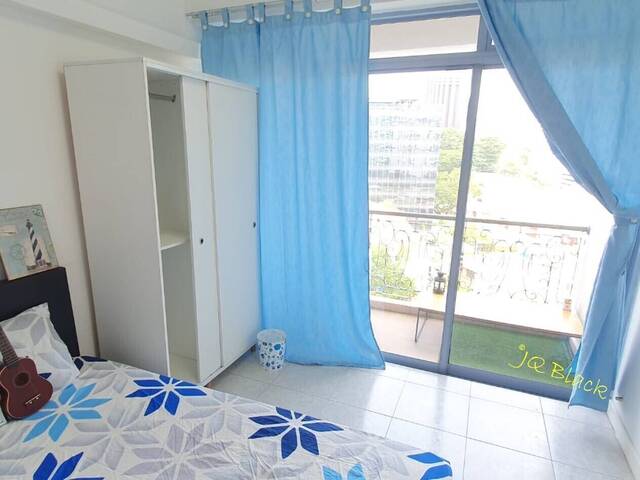 Condo PRIVATE BALCONY Room for 1Pax!