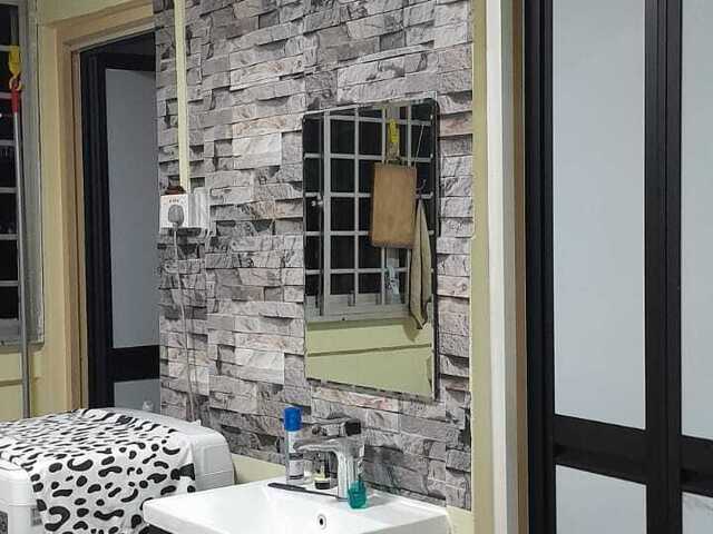 common room for singles or 2pax share max