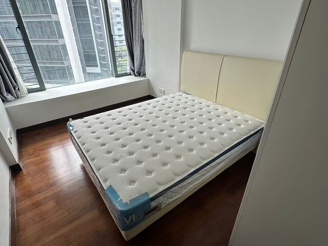 Common room at Watermark Robertson Quay for rent! Aircon wifi!