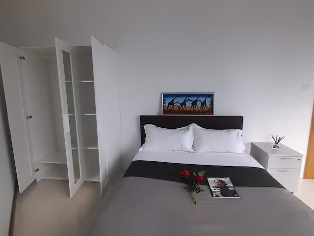 Super High Floor Big Condo Room with Own Toilet,Just inside CBDRaffles place MRT