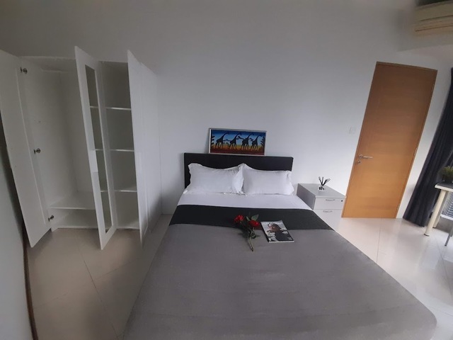 Super High Floor Big Condo Room with Own Toilet,Just inside CBDRaffles place MRT