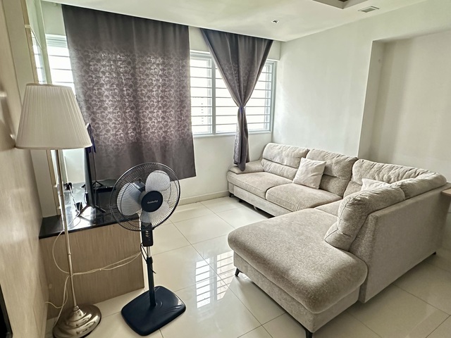 Looking for 1 female (room sharing)