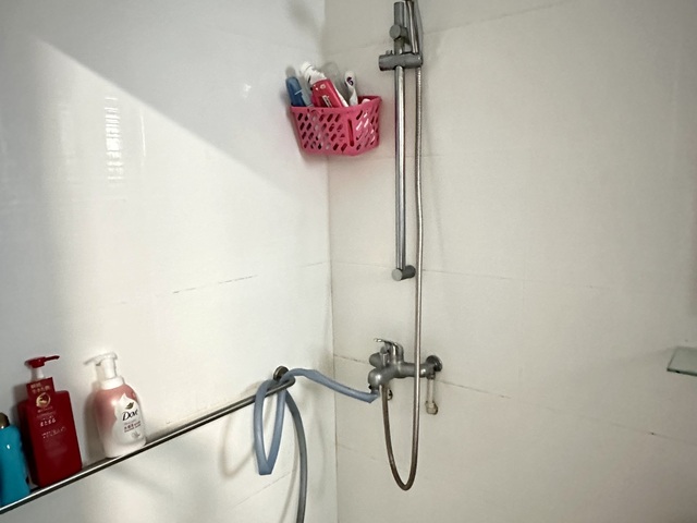 Looking for 1 female (room sharing)