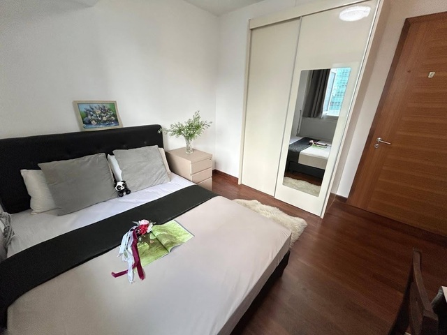 Heart of Central Business District Condo Squarish Queen Room for Rent-- Central Boulevard Tower