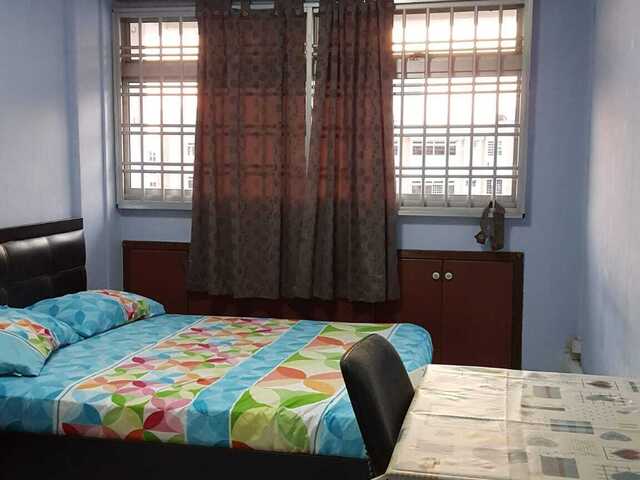 Spacious common room available immediately