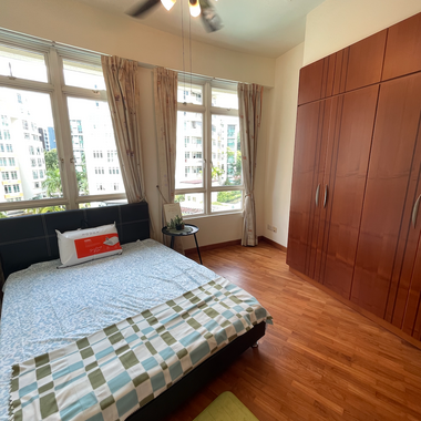 Master / Junior En-suite