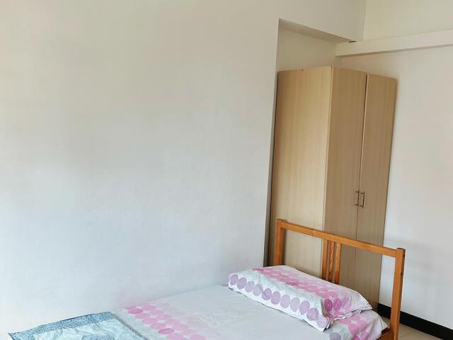 Common Room - Female Environment only. Looking for 1 Single female Prof ($820)