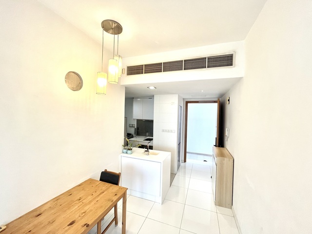 Unblocked 1-bedroom Condo Near King Albert Park MRT and SIM