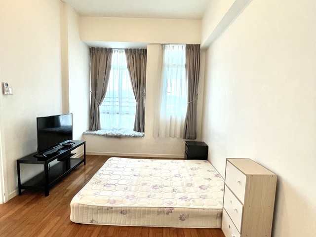 Unblocked 1-bedroom Condo Near King Albert Park MRT and SIM