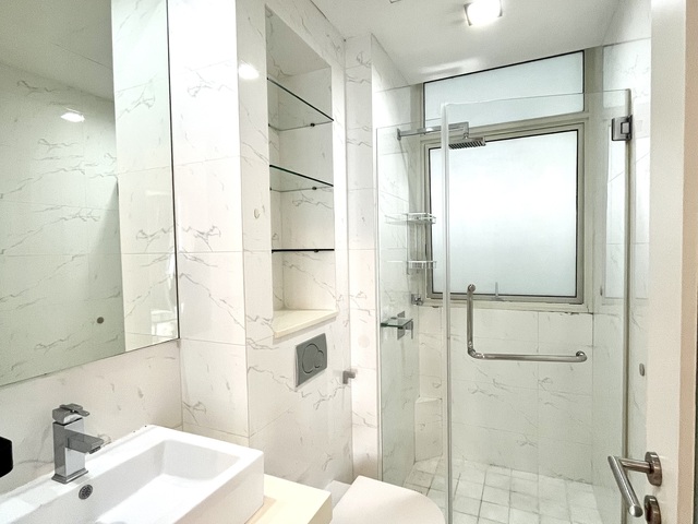 Unblocked 1-bedroom Condo Near King Albert Park MRT and SIM